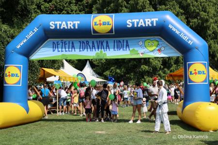 Praznični, 15. Čarobni dan z dobrodelno humanitarno noto (16)